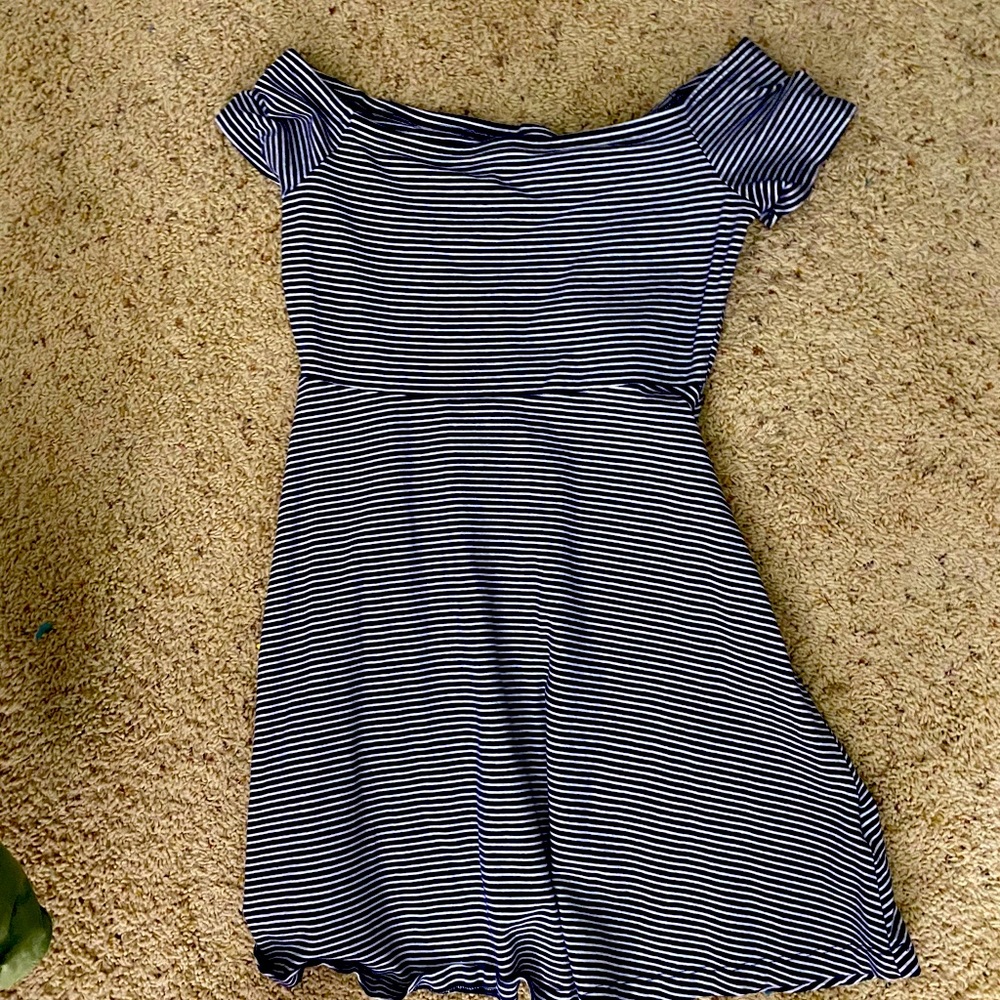 Kids Old Navy off the shoulder dress
